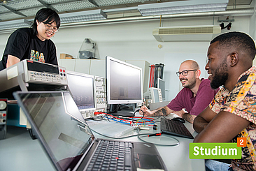 drei Studierende im CMT Labor